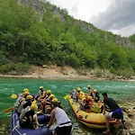 Hostel Raft Neretva