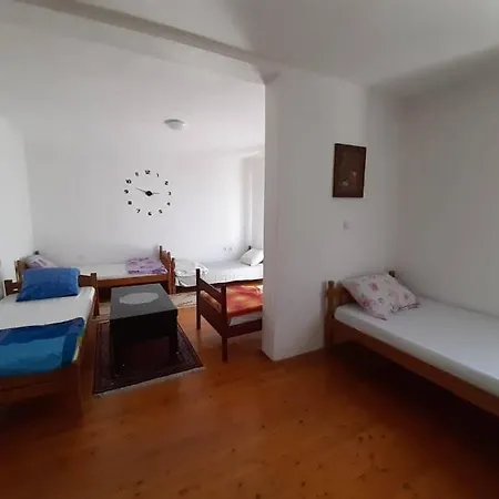 Hostel Raft Neretva